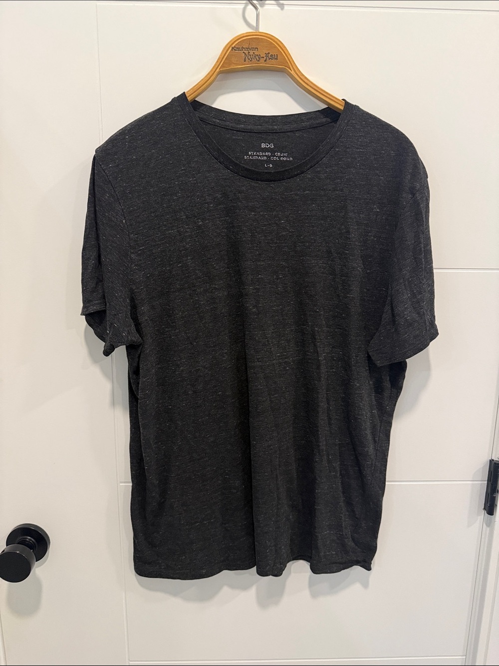 BDG Short-Sleeve Crewneck Tee in Charcoal size large